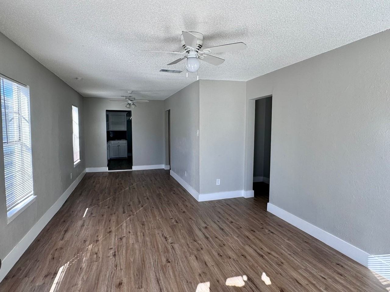 716 W Broadus Ave - Photo 2 of 9