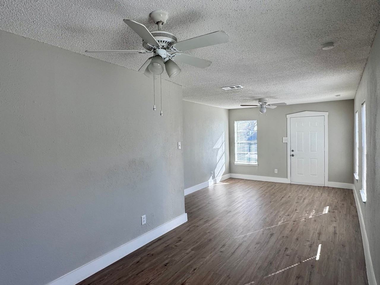 716 W Broadus Ave - Photo 3 of 9