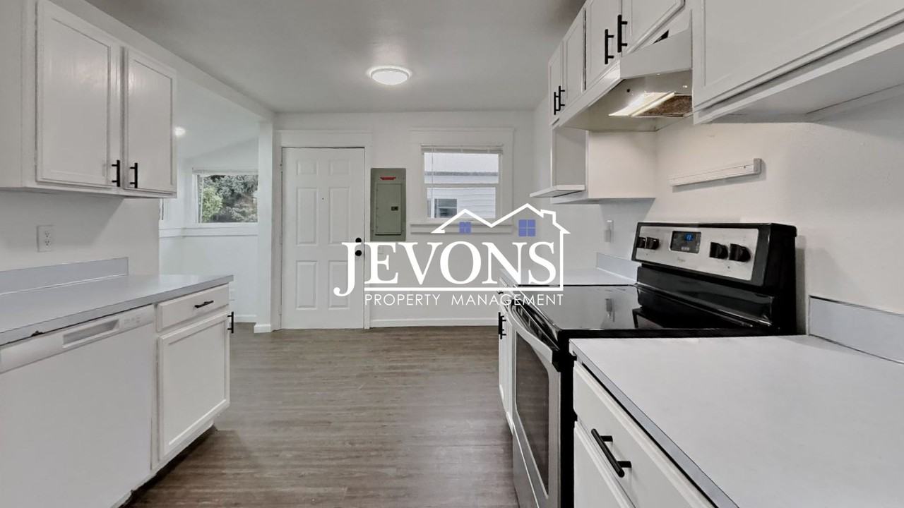 3719 S 11th St Tacoma, WA 98405 - Photo 6 of 36