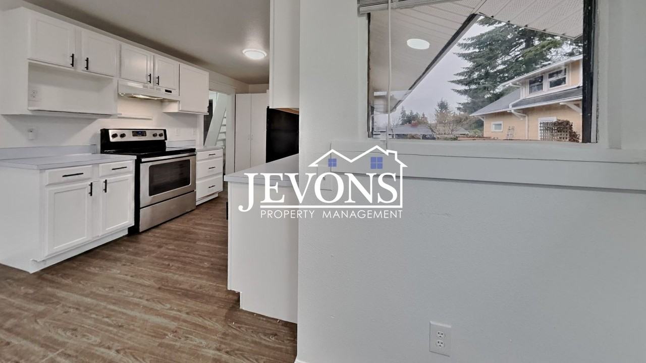 3719 S 11th St Tacoma, WA 98405 - Photo 7 of 36