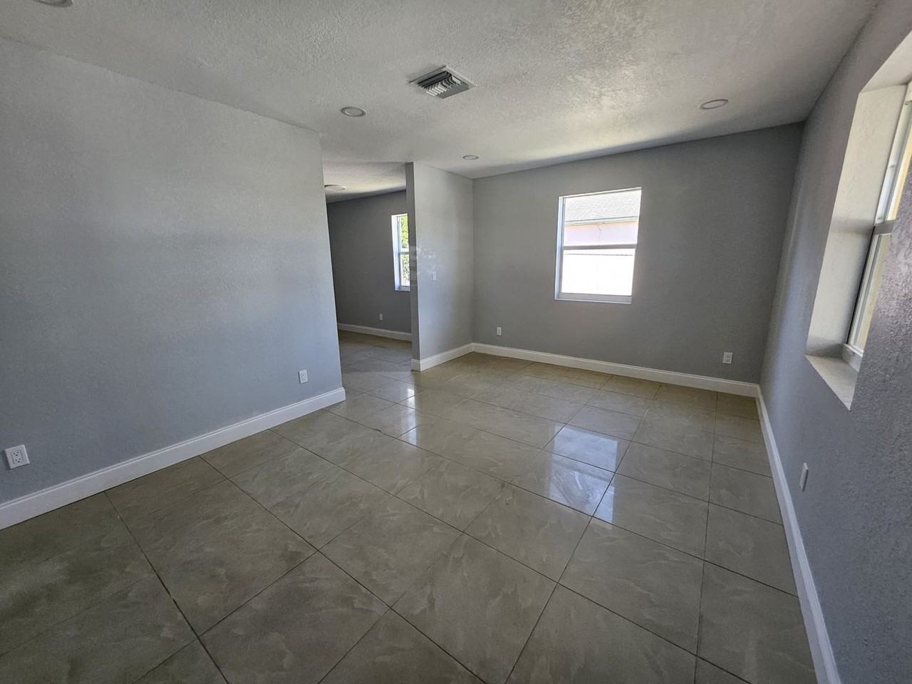 809 W 5th St - Photo 5 of 22