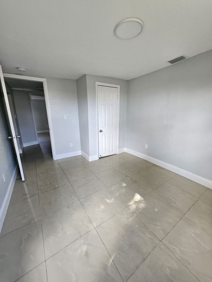 809 W 5th St - Photo 6 of 22