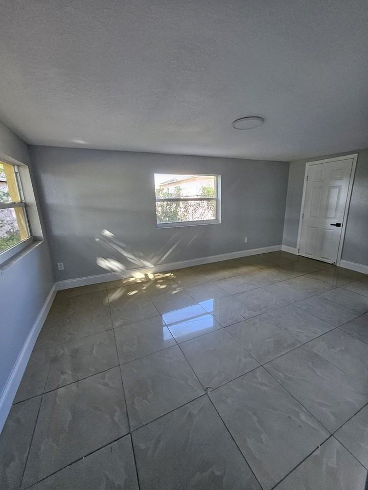 809 W 5th St - Photo 7 of 22