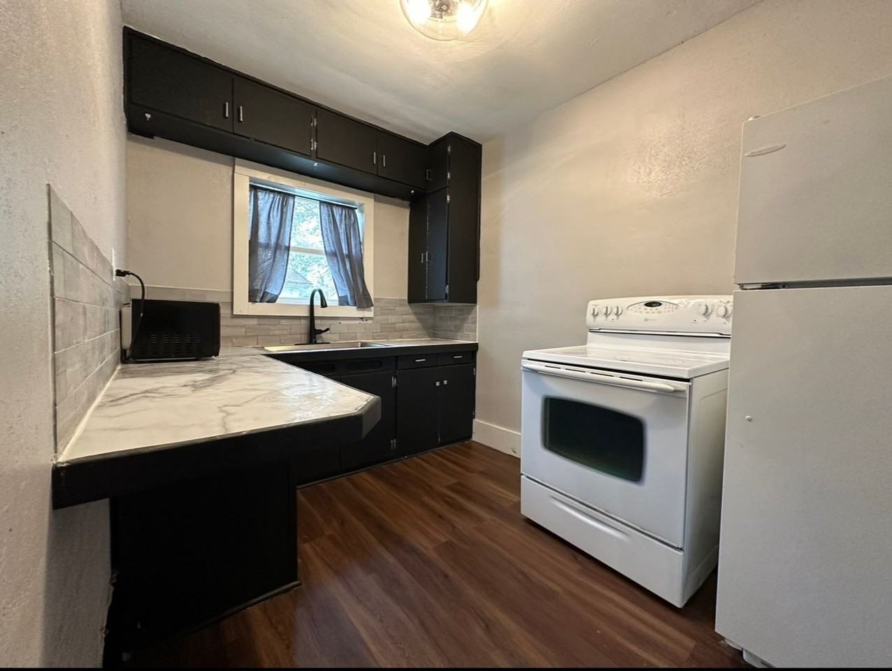 902 S 15th St - Photo 2 of 7