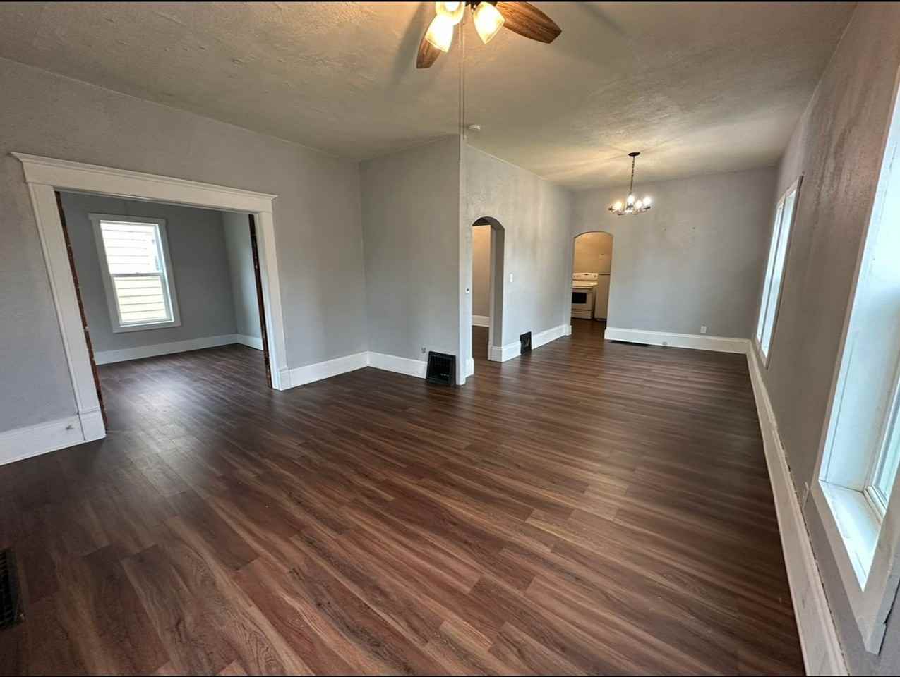 902 S 15th St - Photo 3 of 7