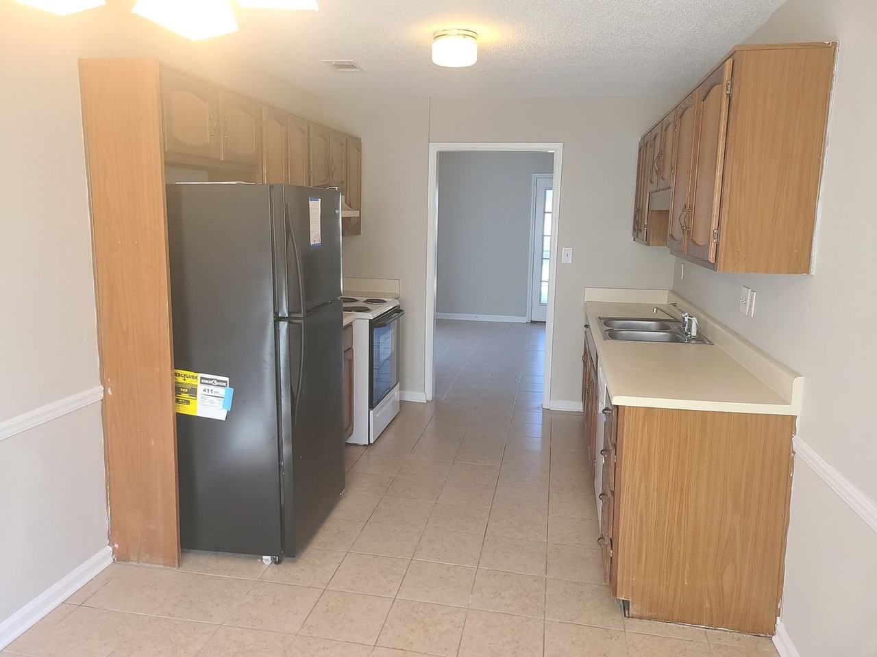 8010 Woodlake Dr - Photo 4 of 17