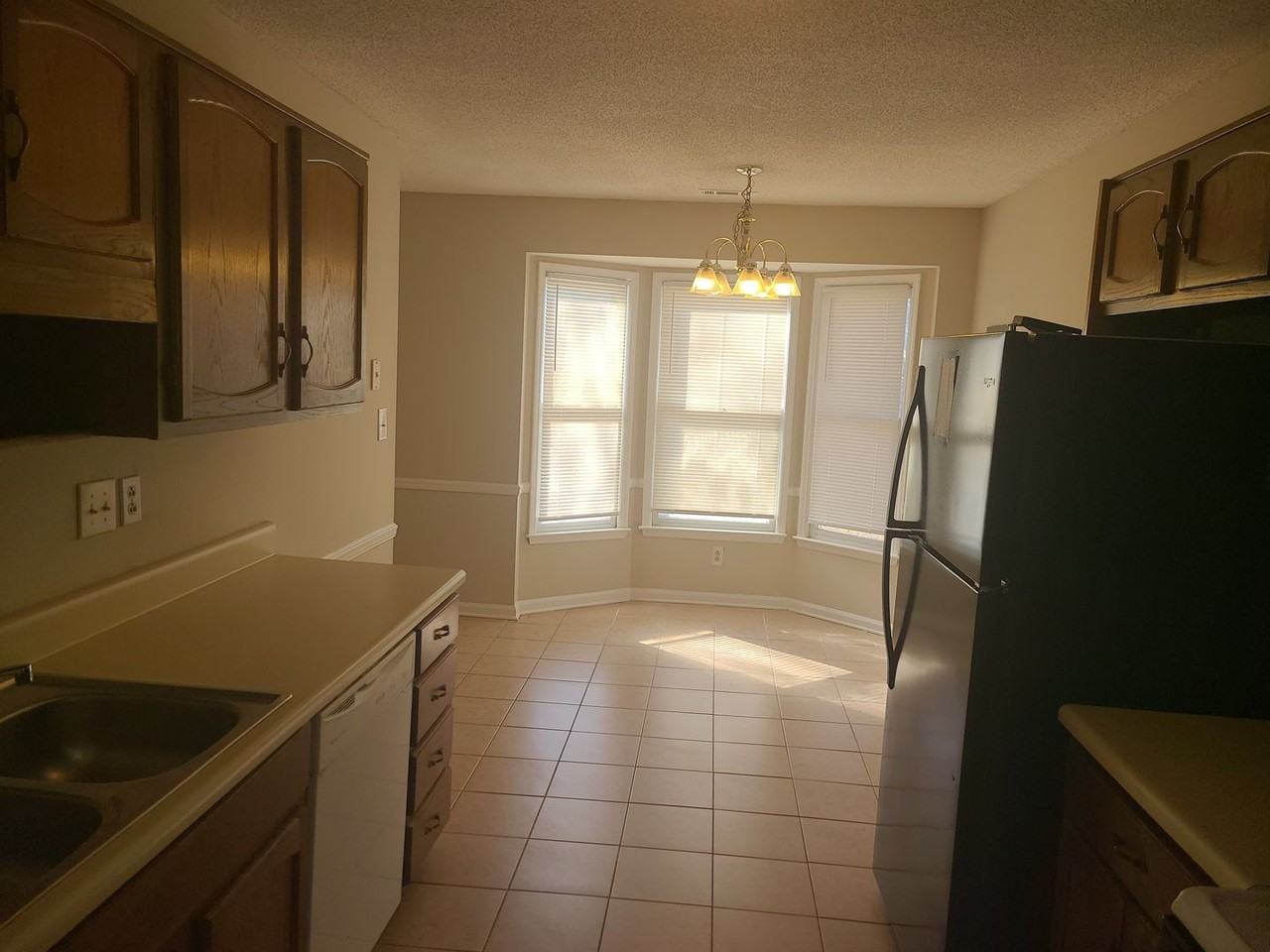 8010 Woodlake Dr - Photo 5 of 17