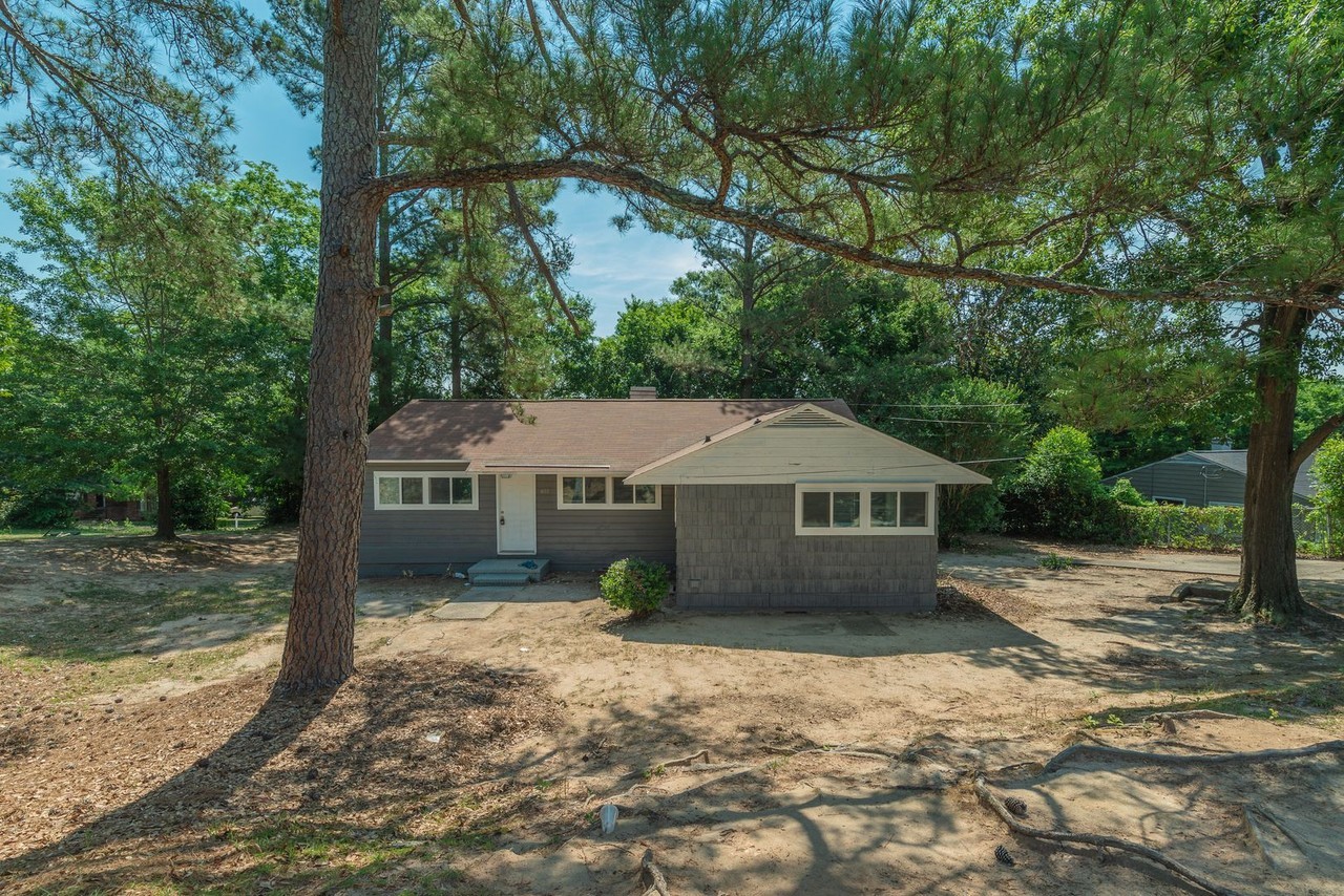 651 Hutchinson Dr - Photo 2 of 34