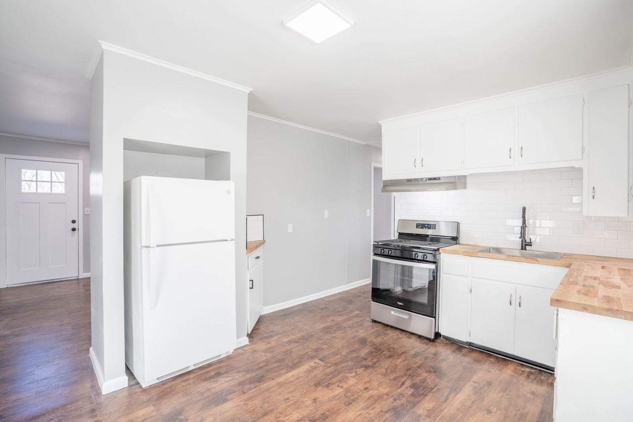 2704 North Boulder Avenue - Photo 6 of 11