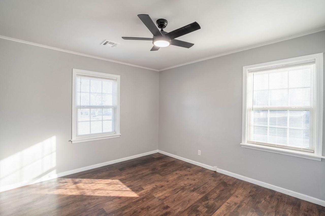 2704 North Boulder Avenue - Photo 7 of 11