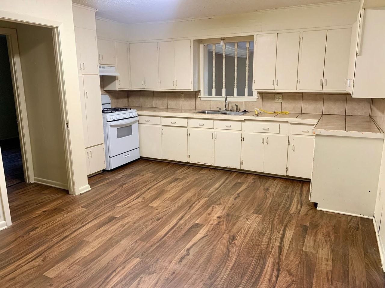 812 S Magnolia St - Photo 5 of 15