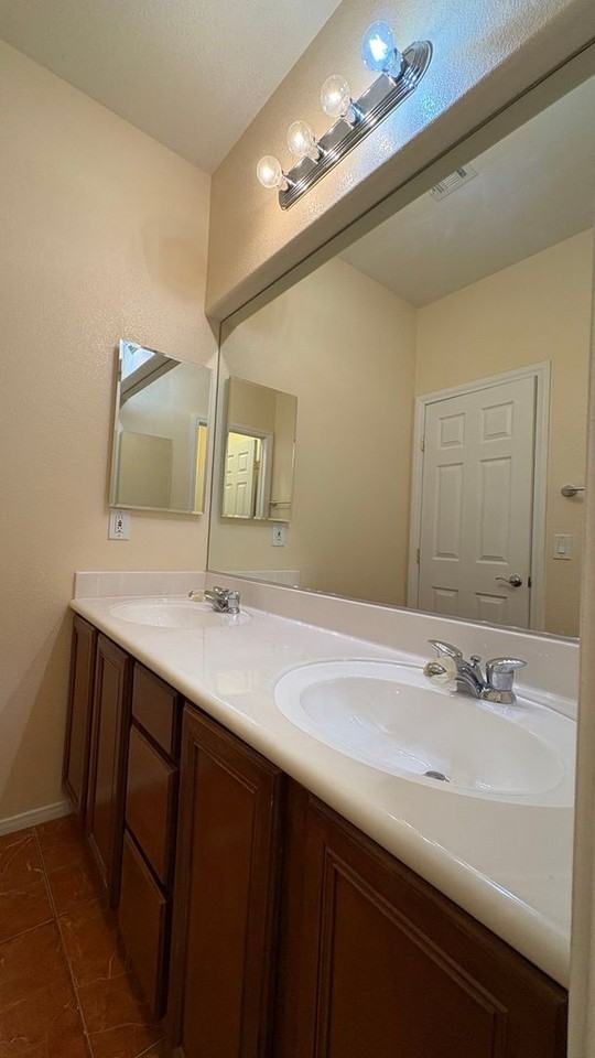 564 Tecate Valley St - Photo 6 of 26