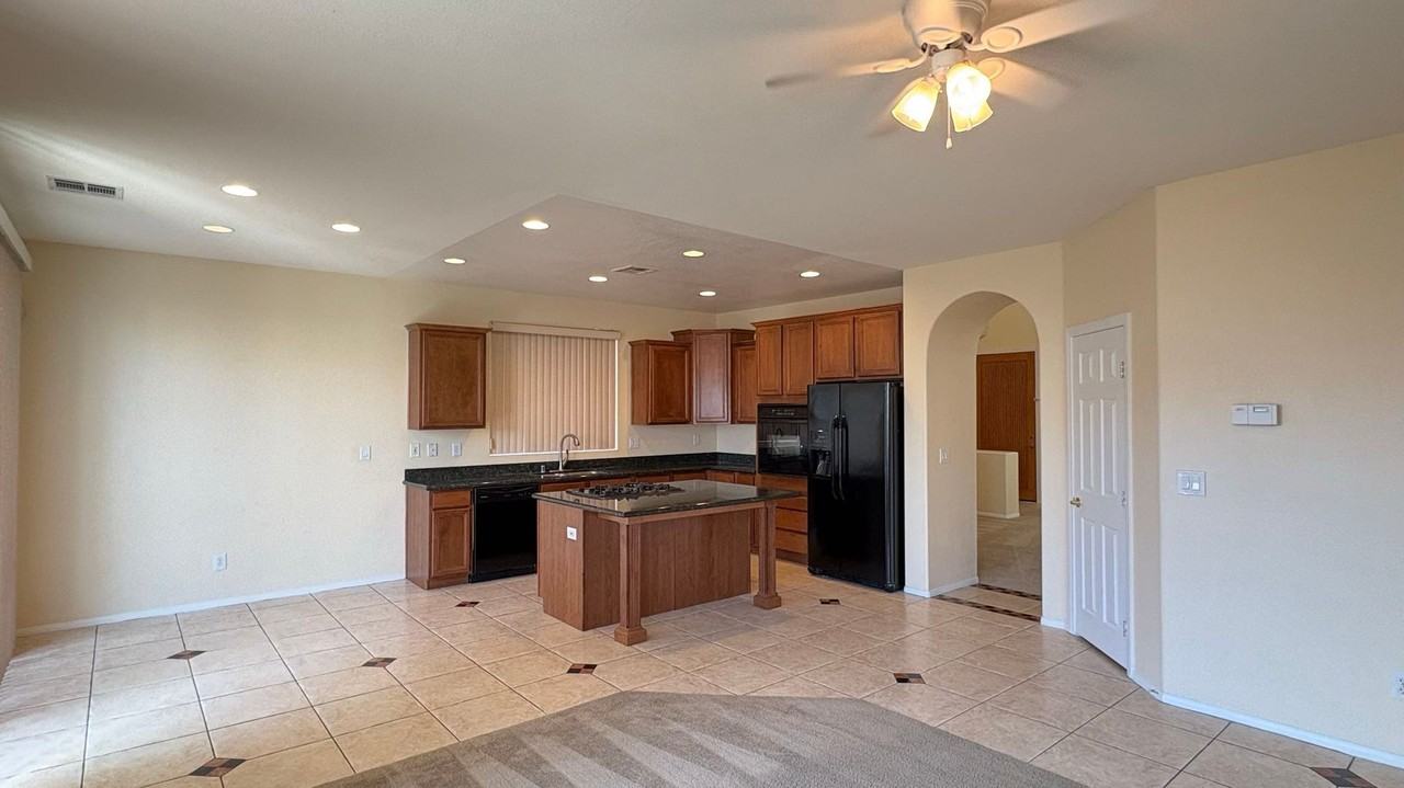 564 Tecate Valley St - Photo 7 of 26