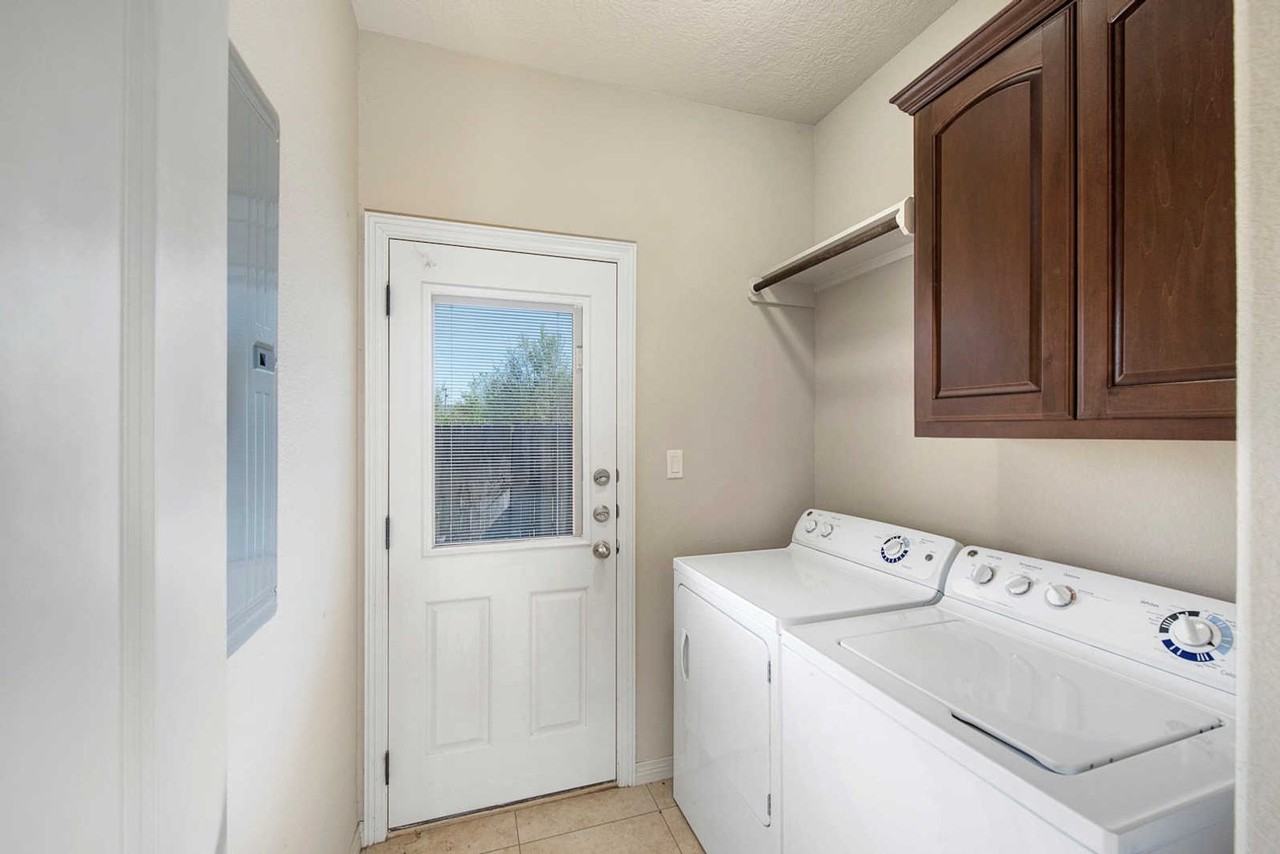 524 Forest Dr - Photo 4 of 17