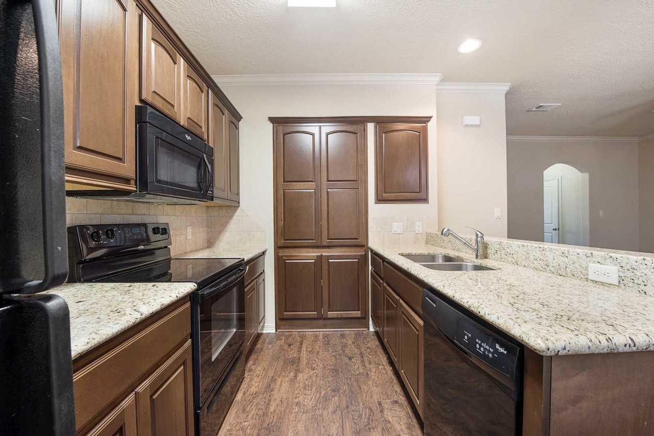 524 Forest Dr - Photo 2 of 17