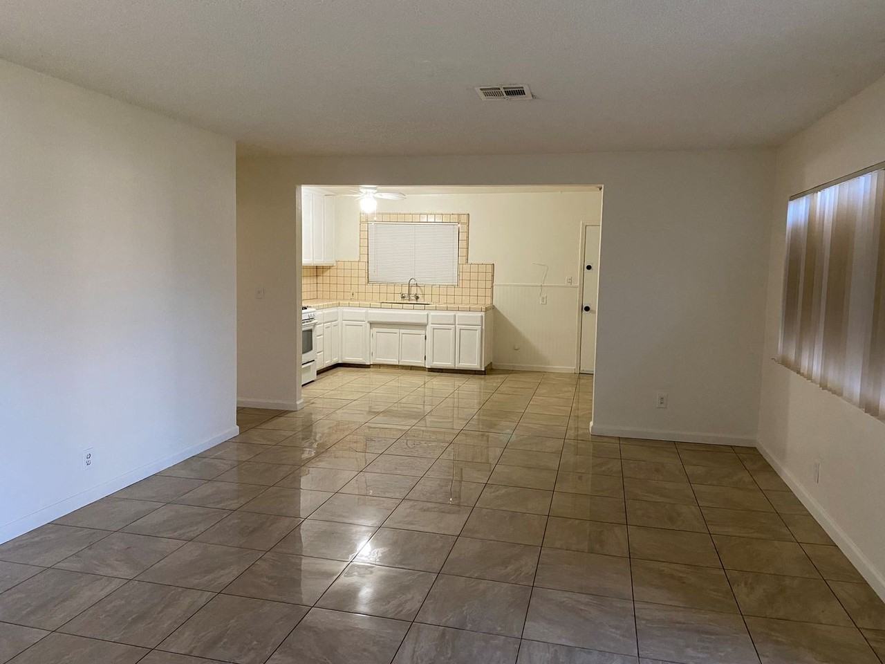 1105 Meredith Dr - Photo 2 of 8