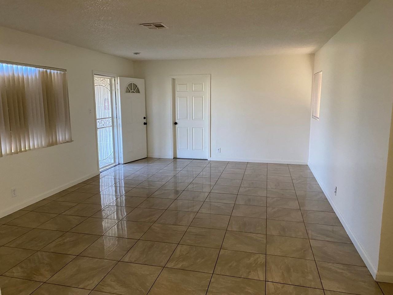 1105 Meredith Dr - Photo 3 of 8