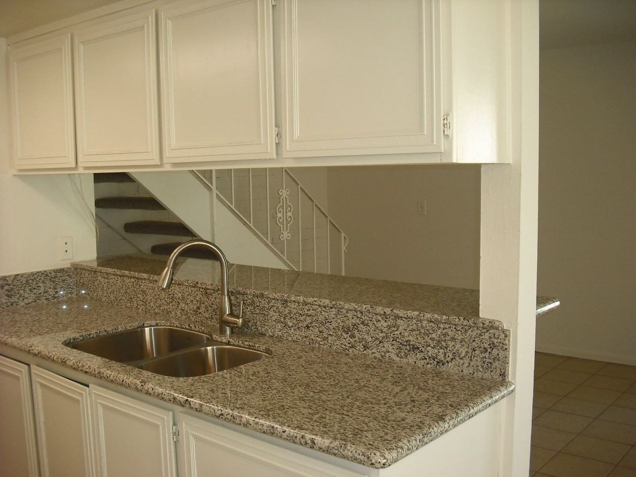 2574 Spinnaker Ave - Photo 5 of 10