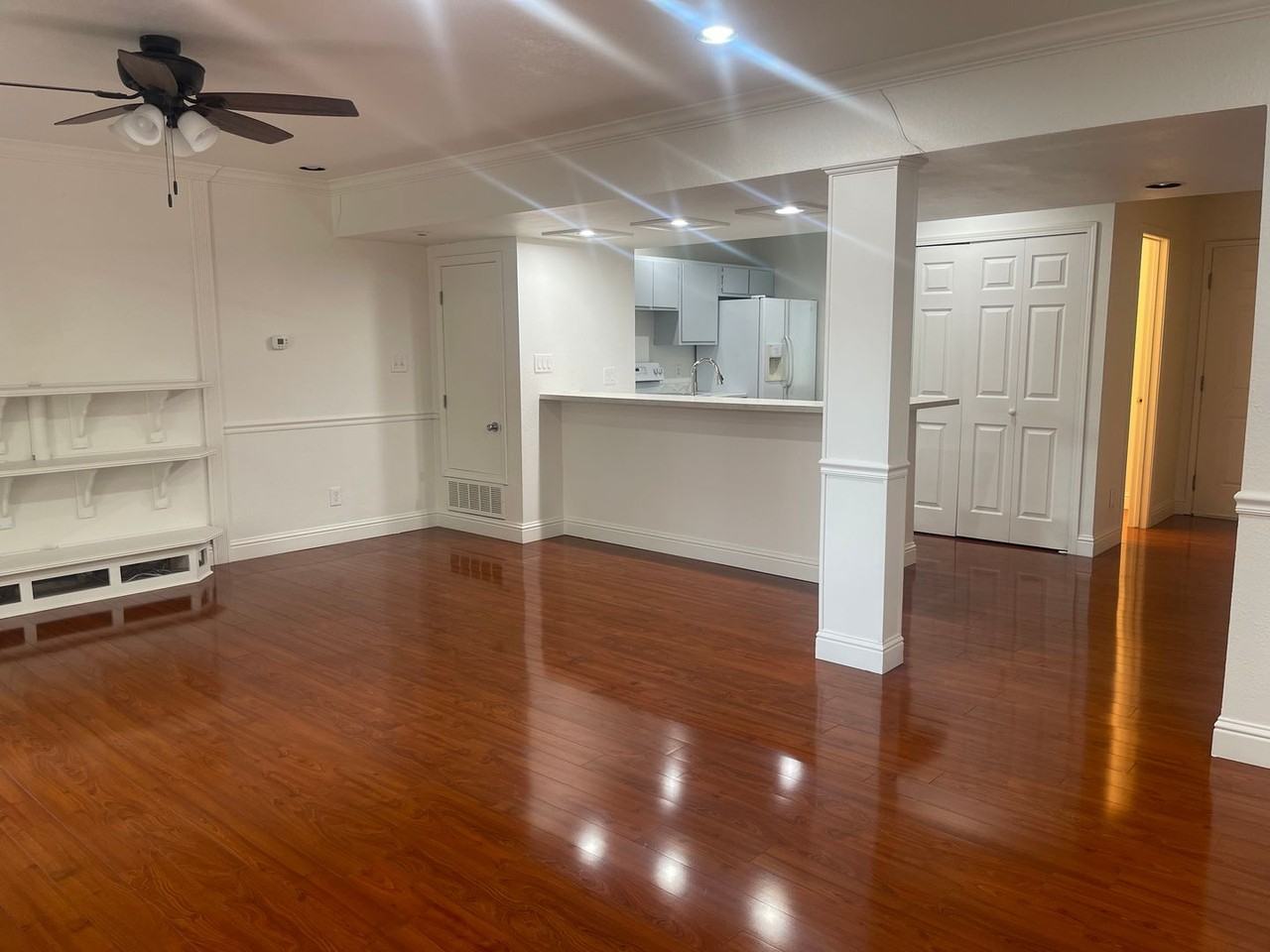 1112 Bradley Sq - Photo 2 of 18