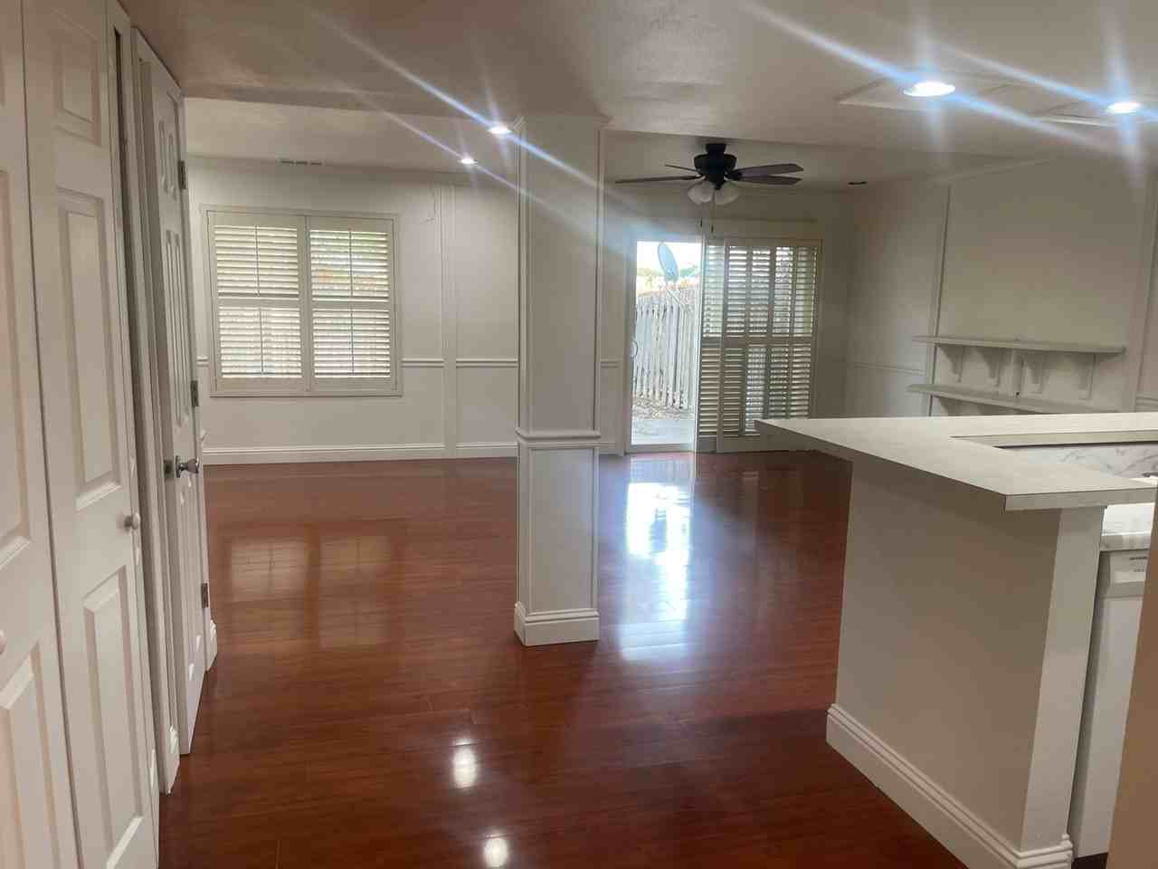 1112 Bradley Sq - Photo 3 of 18