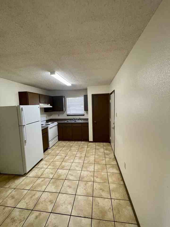 2319 Elm Park Dr - Photo 4 of 15