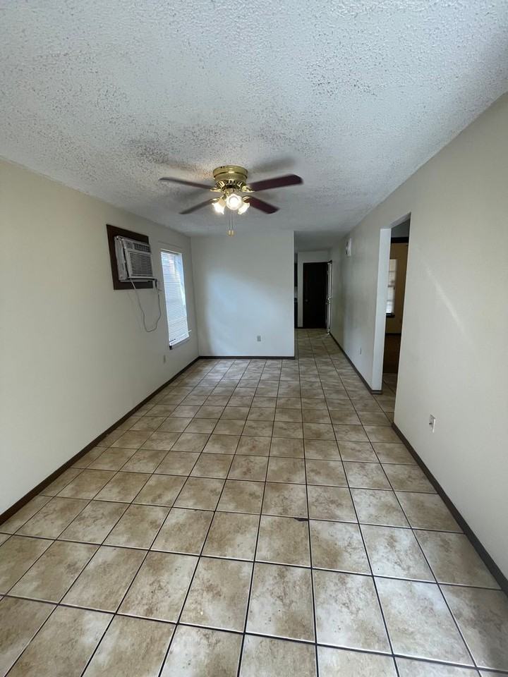 2319 Elm Park Dr - Photo 5 of 15