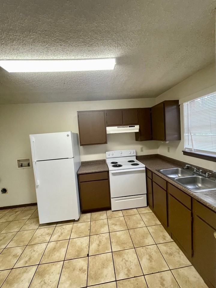 2319 Elm Park Dr - Photo 6 of 15