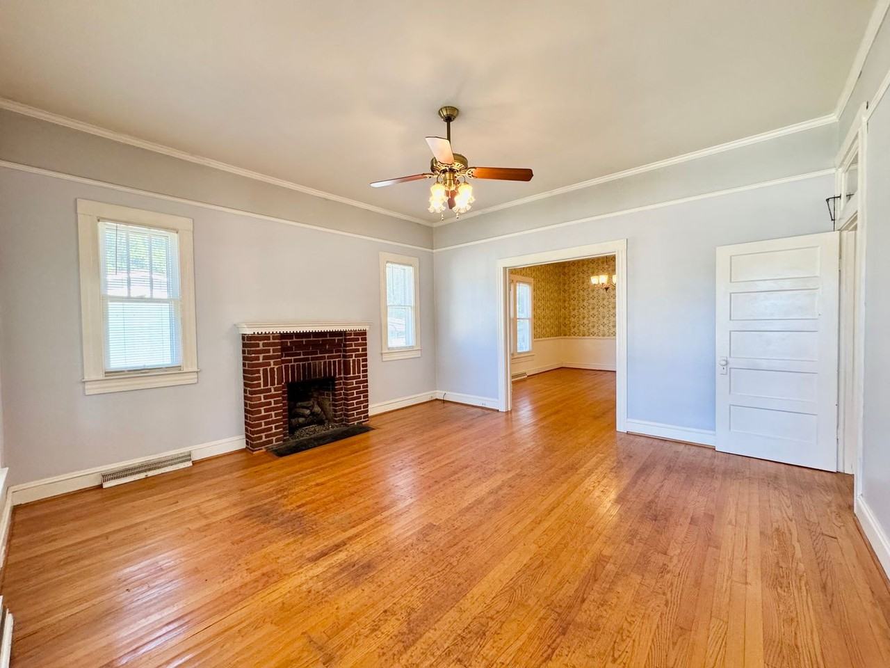 601 Goodes Ferry Rd - Photo 4 of 18