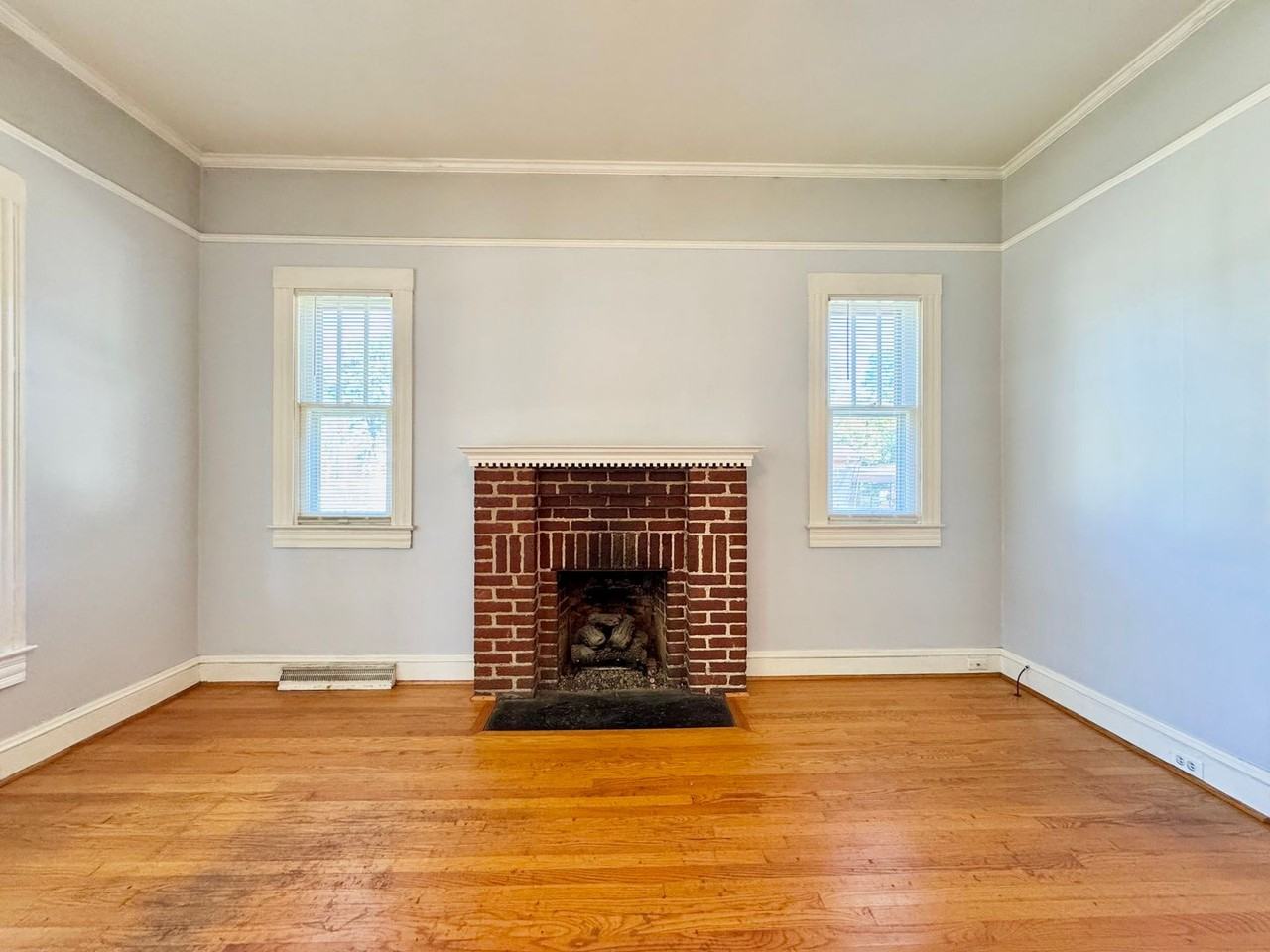 601 Goodes Ferry Rd - Photo 5 of 18