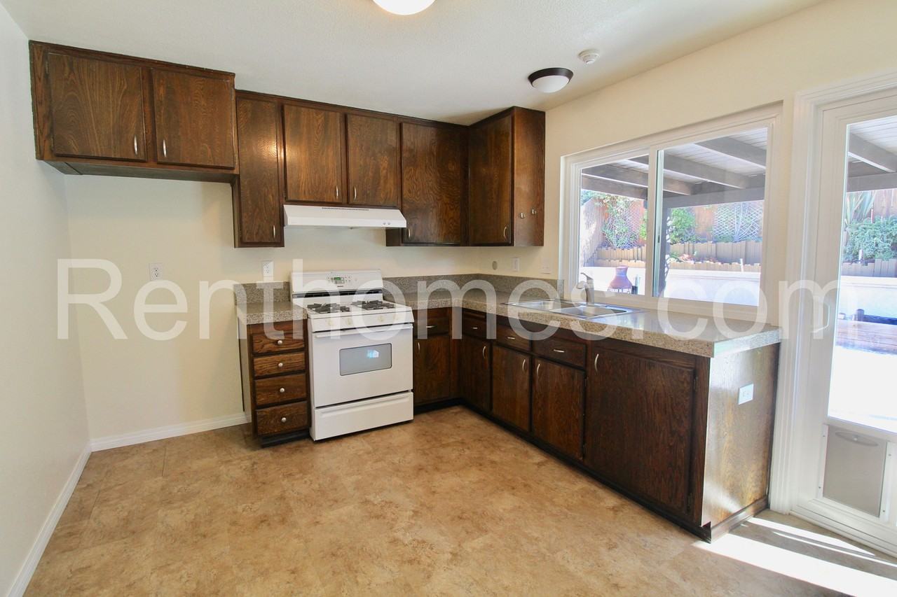 9084 Hatcher Ln - Photo 4 of 14