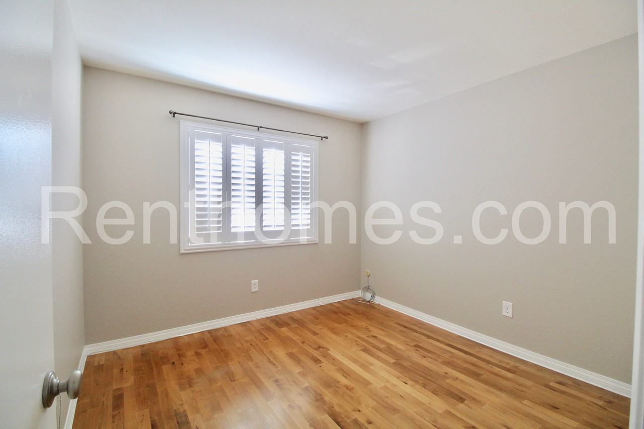 9084 Hatcher Ln - Photo 5 of 14