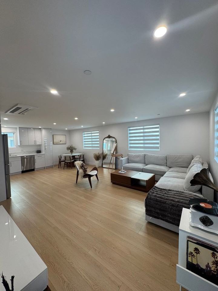 714 E Palm Ave #201 - Photo 3 of 20