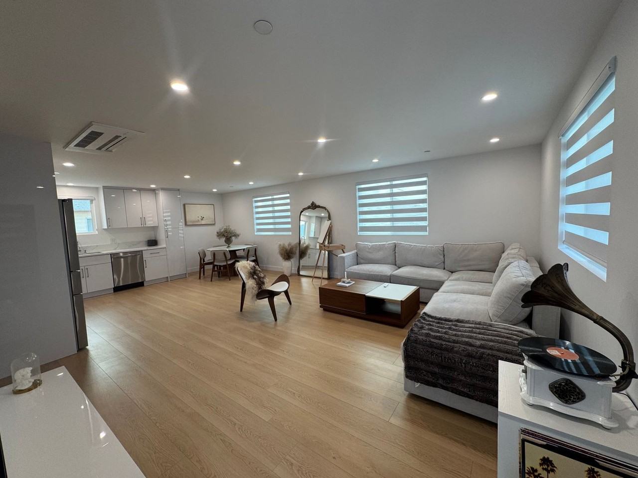 714 E Palm Ave #201 - Photo 4 of 20