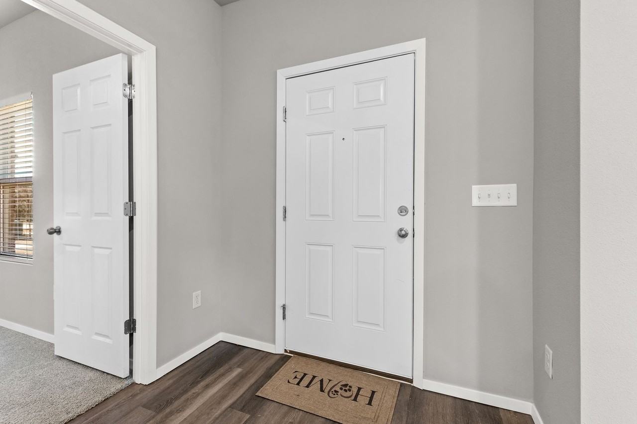 920 S Morningside Dr - Photo 5 of 31