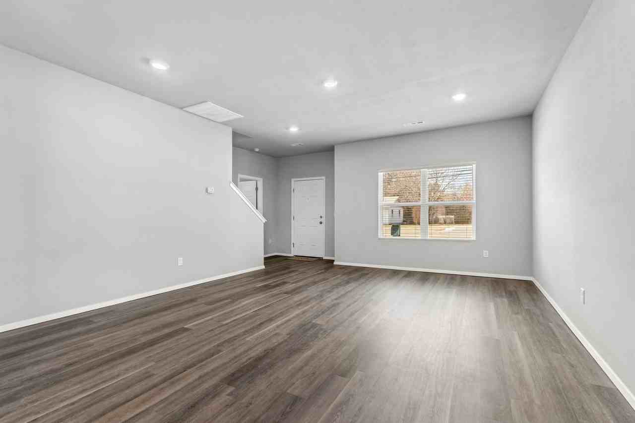 920 S Morningside Dr - Photo 7 of 31