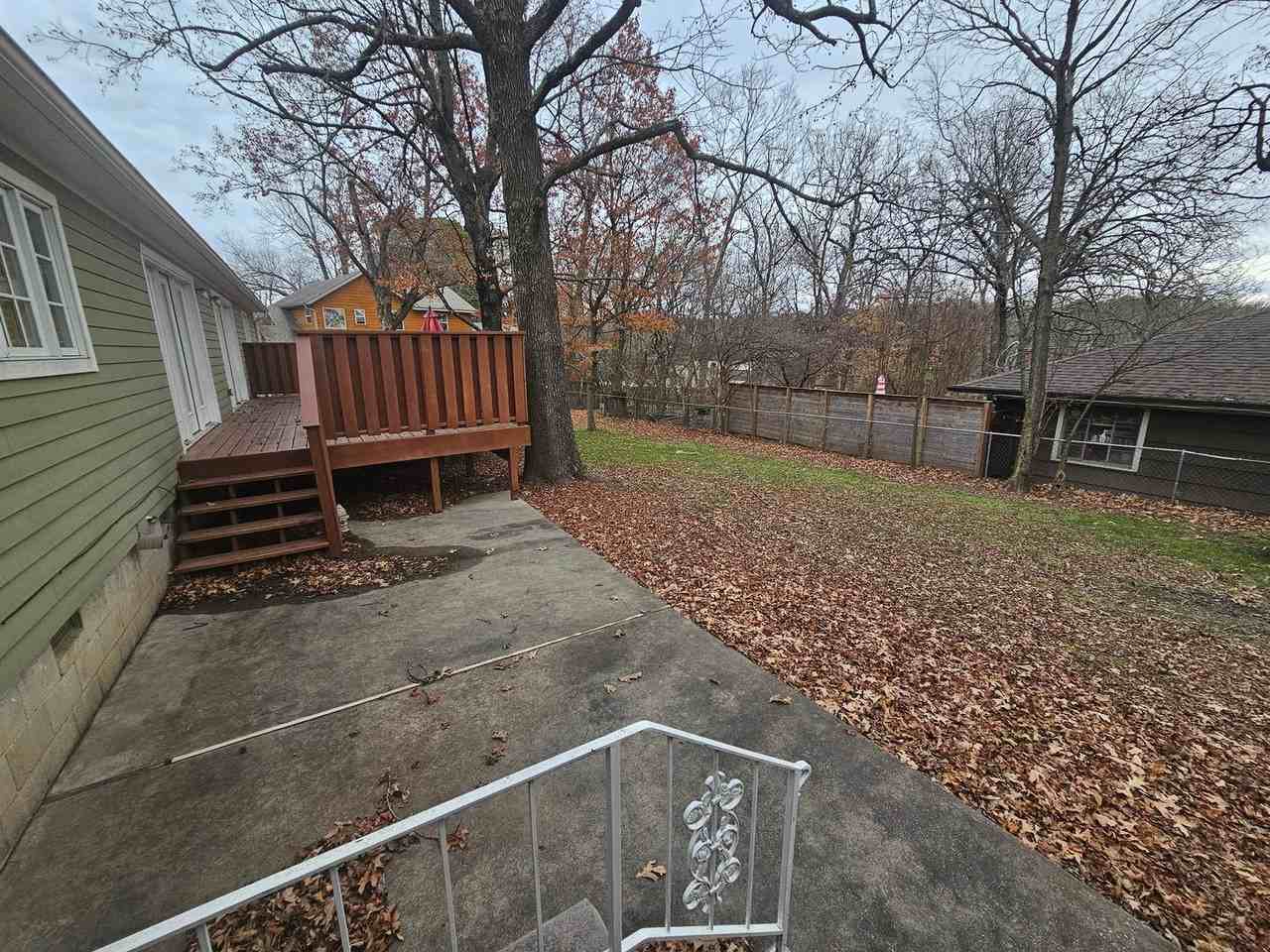 335 W Cleburn St - Photo 3 of 18