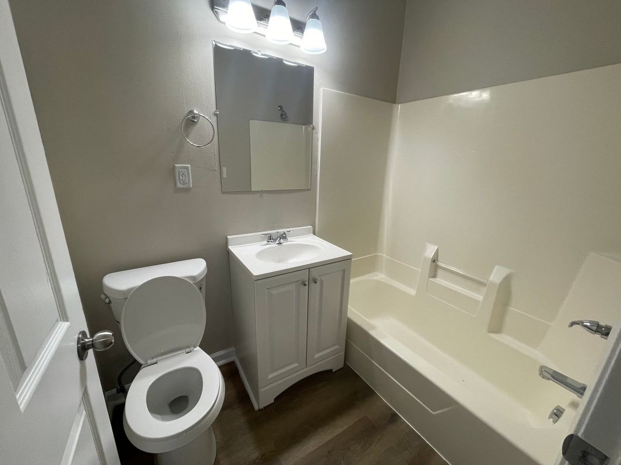 726 E 8th St N - Photo 4 of 12