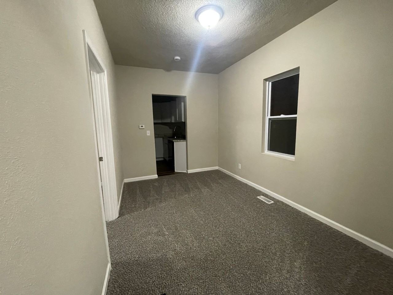 726 E 8th St N - Photo 7 of 12