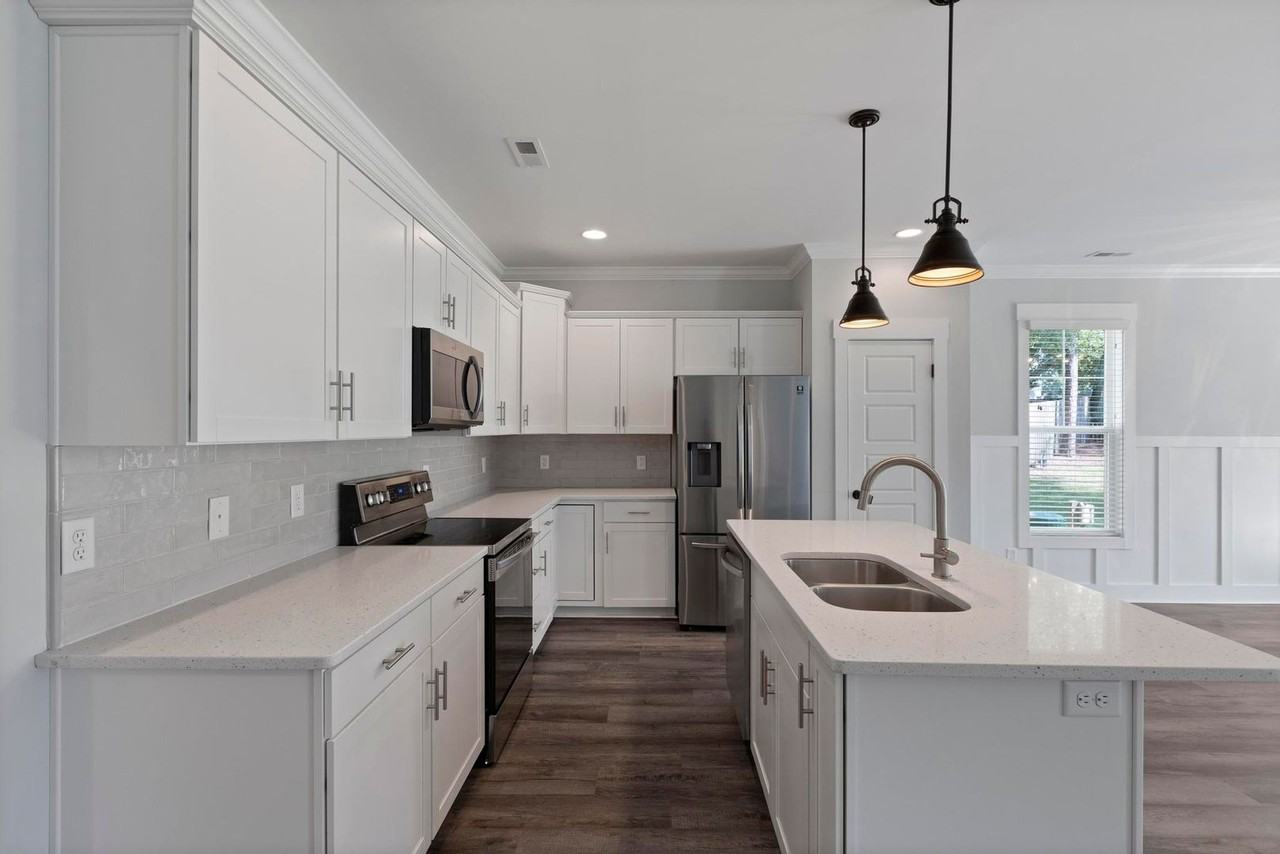 128 Chadwick Ct - Photo 3 of 21