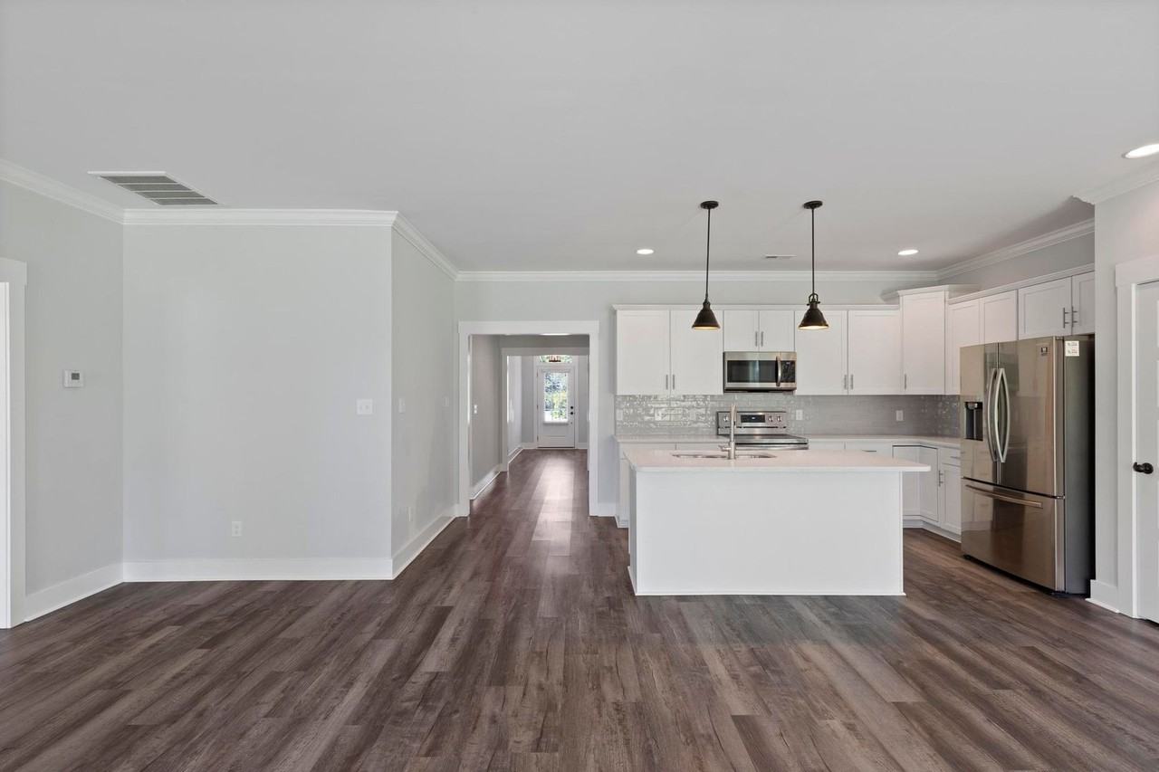 128 Chadwick Ct - Photo 4 of 21