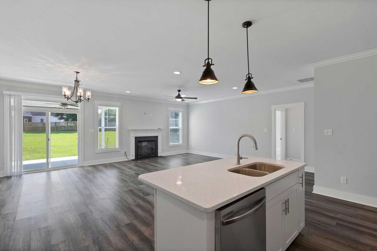 128 Chadwick Ct - Photo 5 of 21