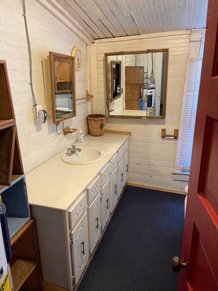 504 E 10th St - Photo 3 of 9