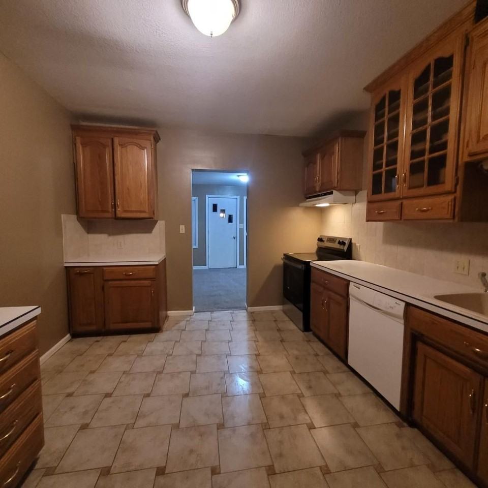 328 E 7th St - Photo 2 of 11