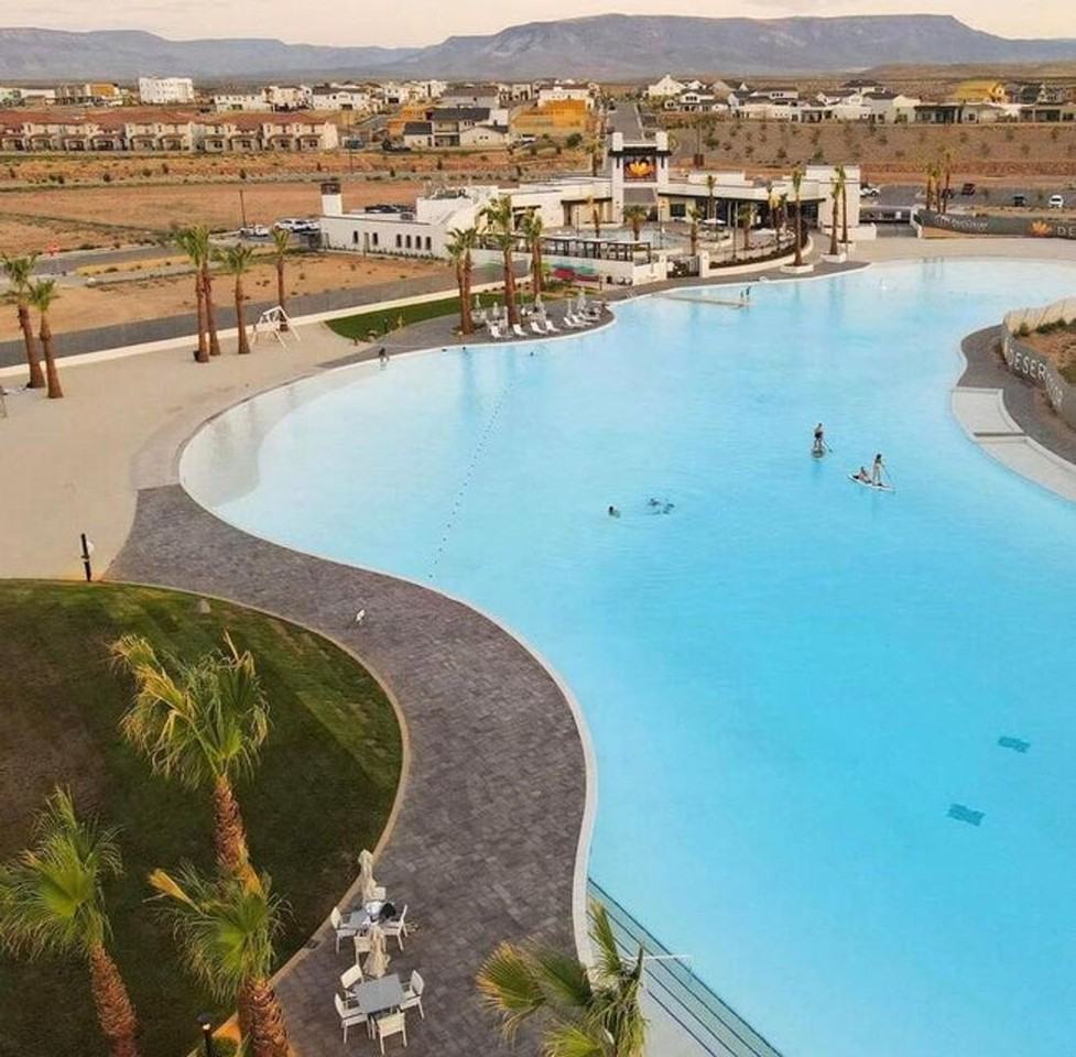 702 W Cedar Hill Dr - Photo 2 of 26