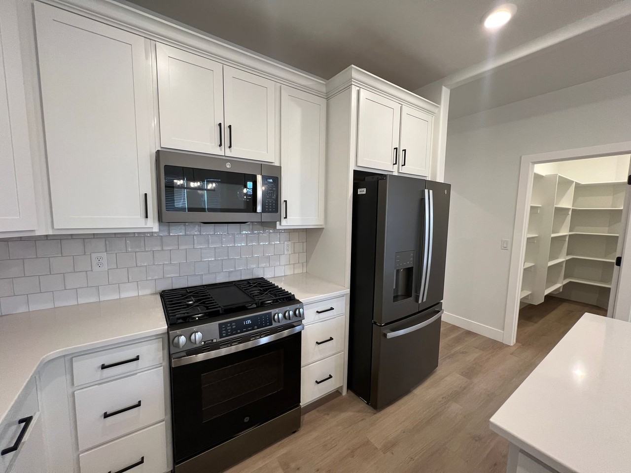 702 W Cedar Hill Dr - Photo 5 of 26