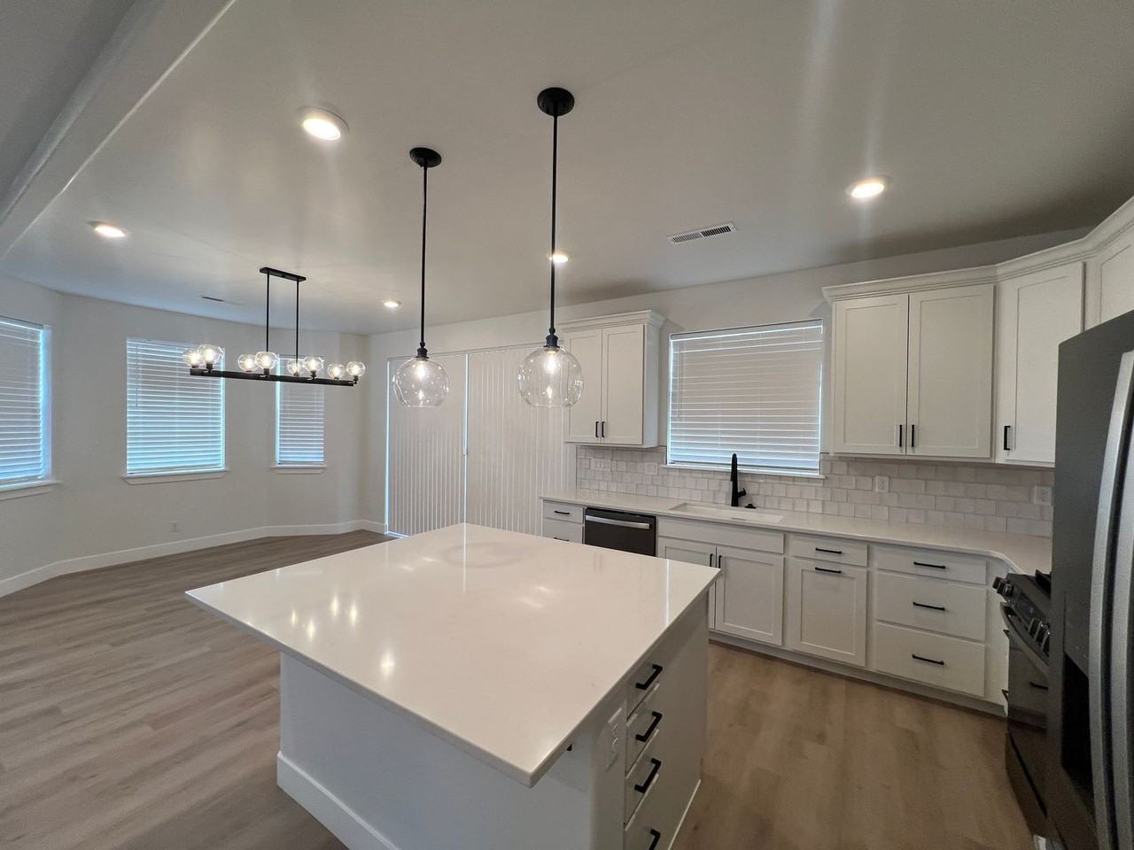 702 W Cedar Hill Dr - Photo 6 of 26