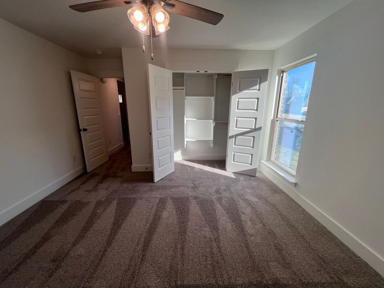 331 E Greystone Sq - Photo 2 of 32