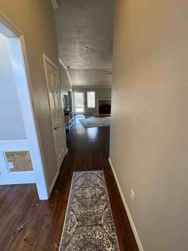 401 Diamondhead Dr - Photo 2 of 30