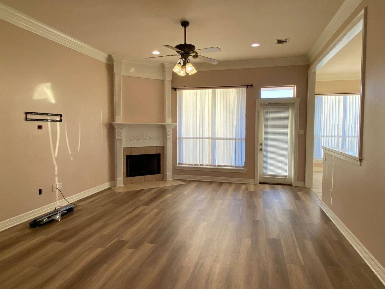 1022 Creole Dr - Photo 3 of 28