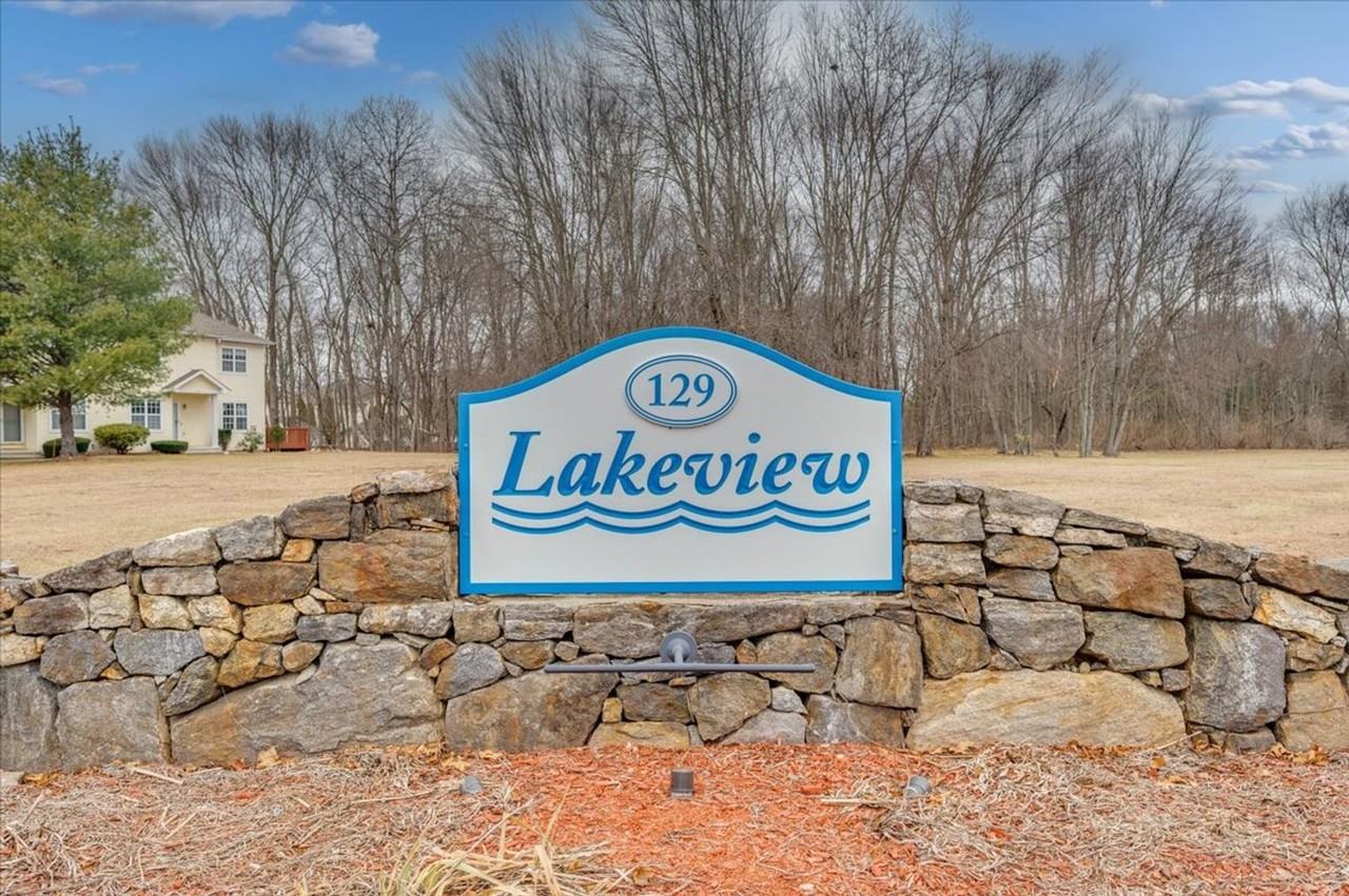 129 Stringham Rd - Photo 2 of 33